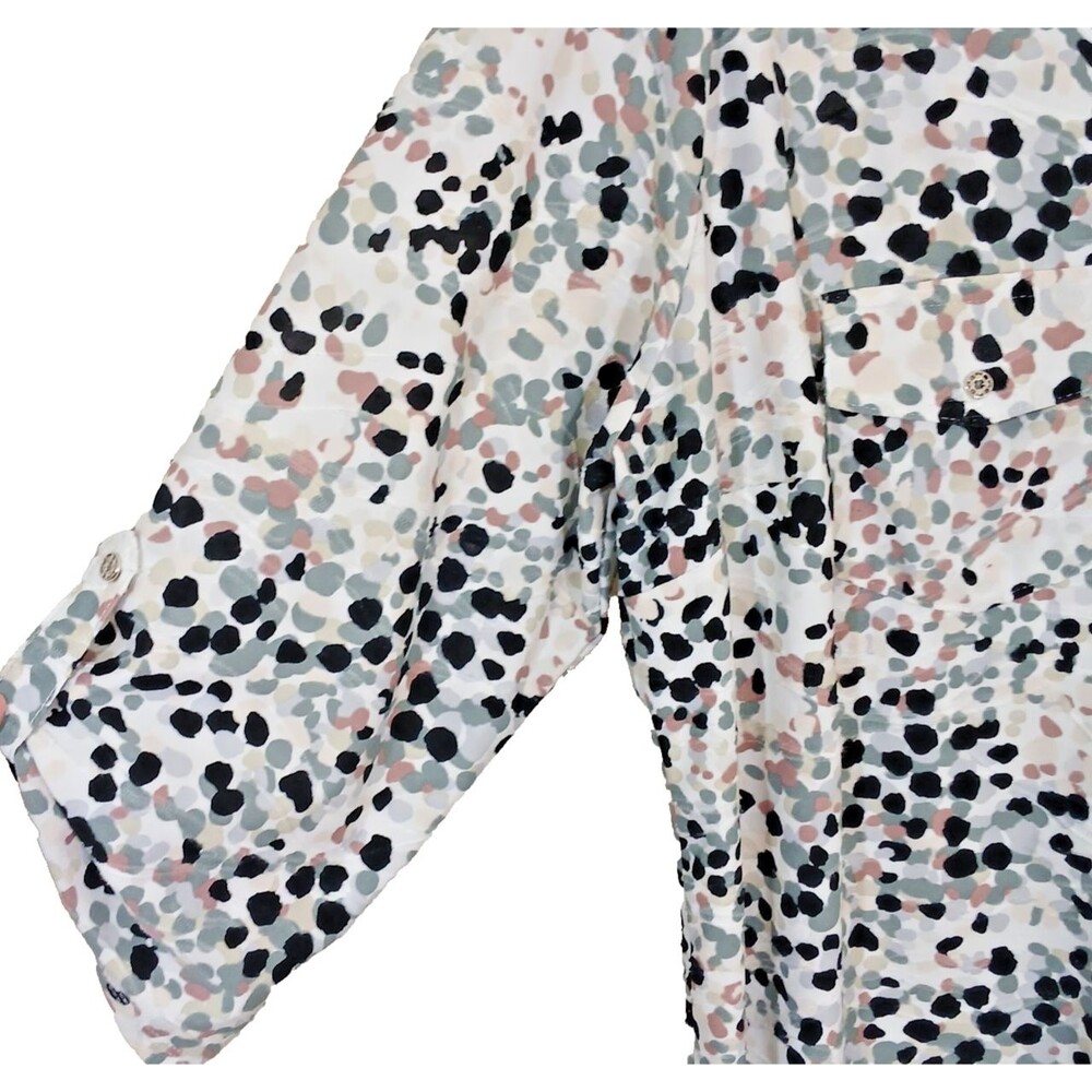 Women’s V Neck 3/4 Sleeved Blouse With Embellished Pocket Flaps, Size 1x Plus - Picture 2 of 8